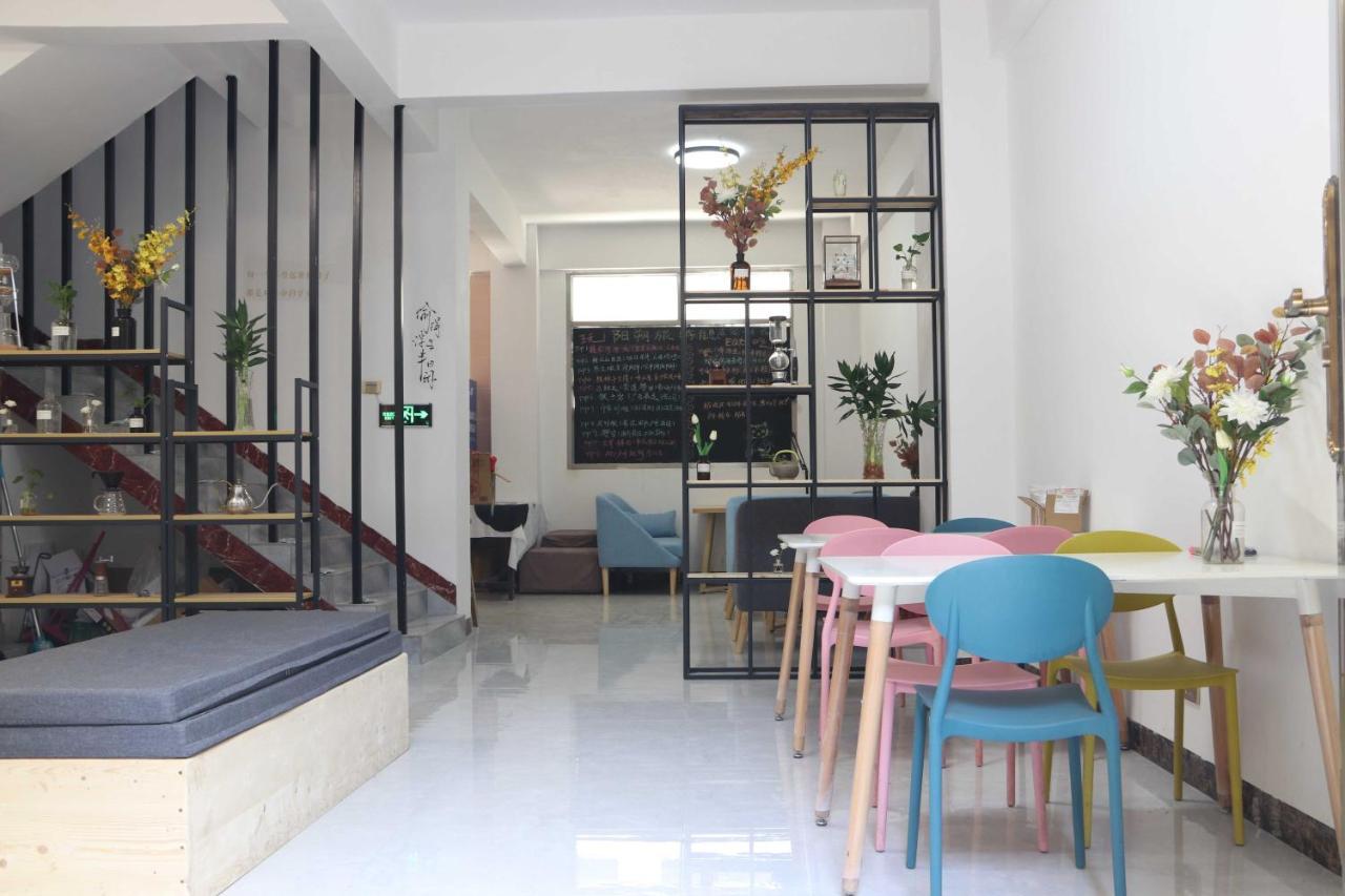 Showbiz Hostel Yangshuo Exterior foto